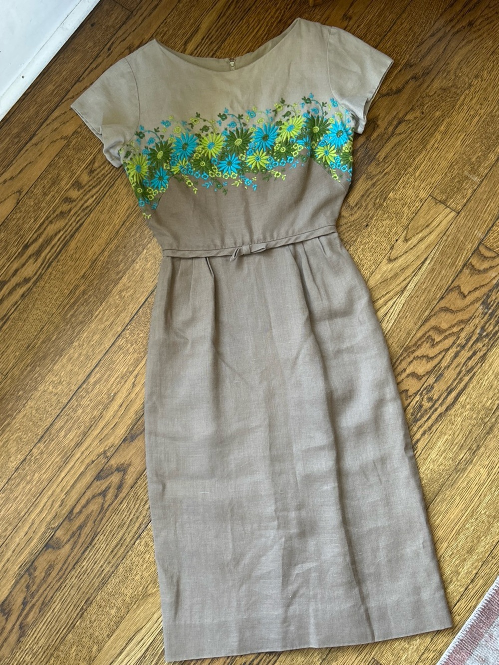Vintage 1950s Wiggle Embroidered Beige Linen Dress